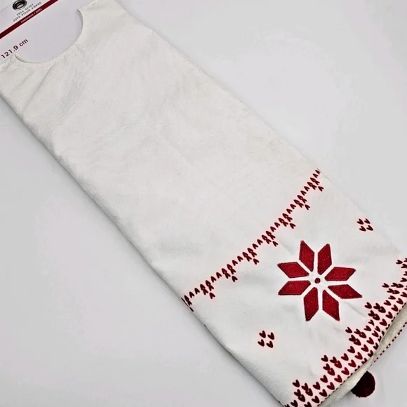 Ashland Christmas Holiday 48" Tree Skirt White Canvas Red Embroidered NWT - Picture 1 of 4